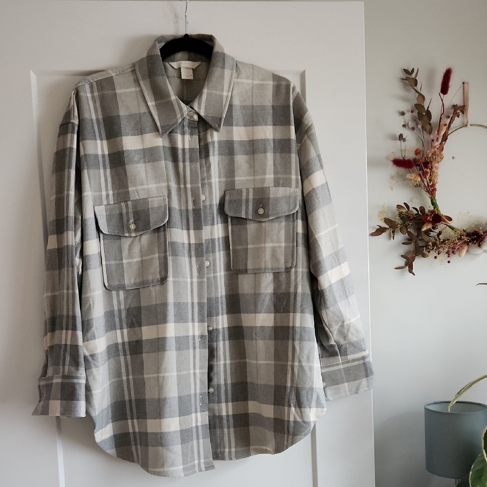 NWOT H&M Grey Plaid Button-Up Shirt, Size M
